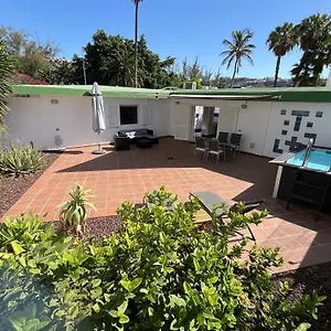  Holiday home Fantastica Vivienda En Playa De Con Piscina